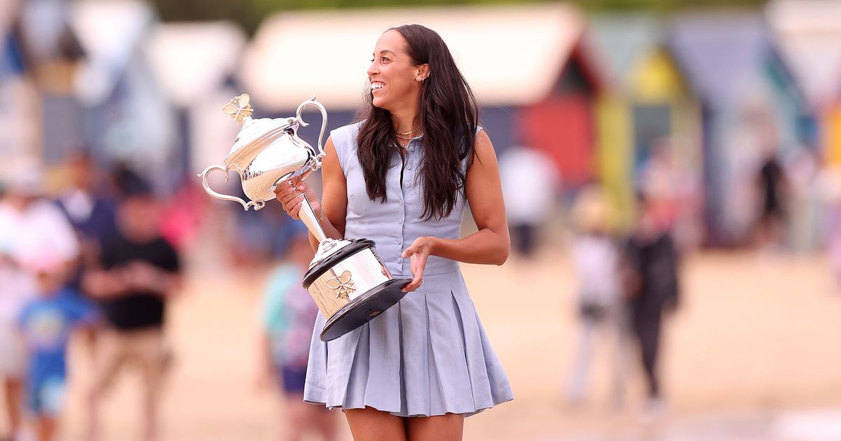 Keys tours Melbourne’s Brighton Beach with AO trophy